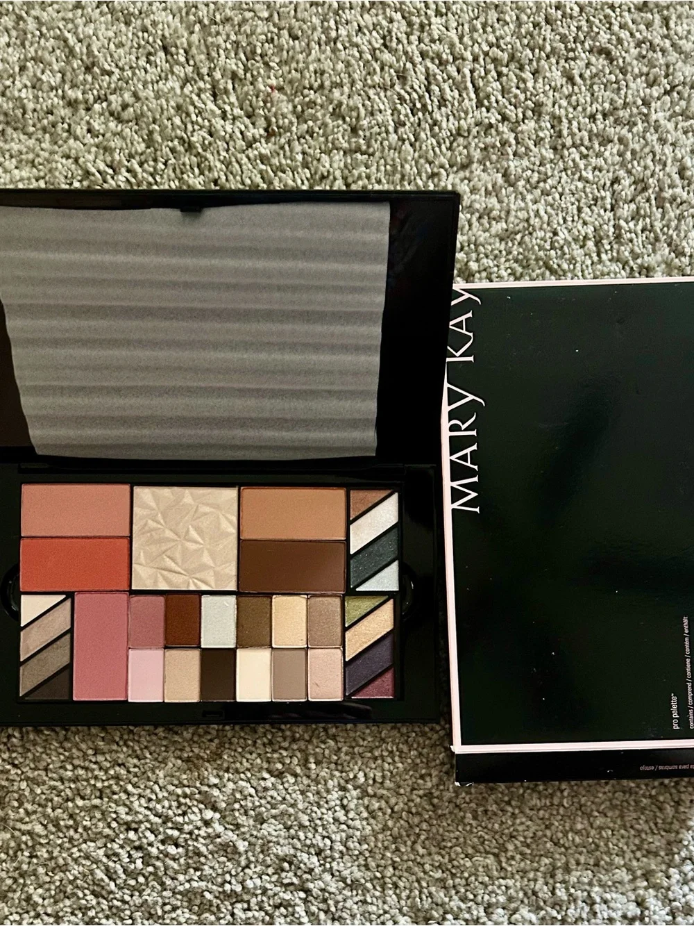 Mary Kay Eyeshadow Palette — Neutral, Pink, Coral & Champagne Shades